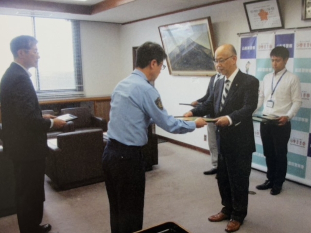 優秀安全運転事業所として表彰されました。