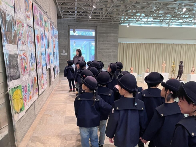 県美展に行ってきました。（年長組）
