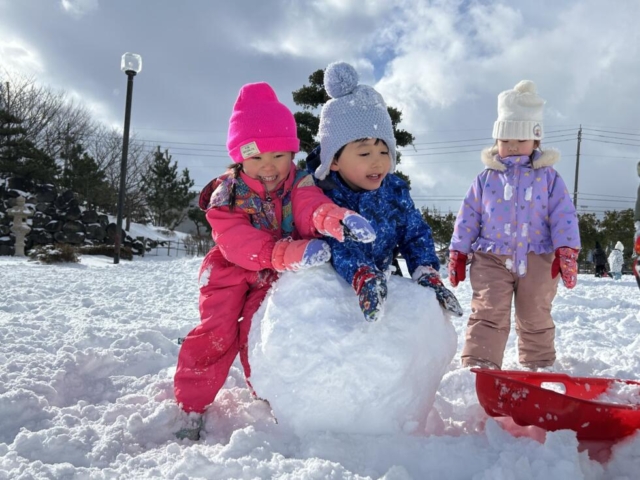 雪遊び楽しんでいます⛄