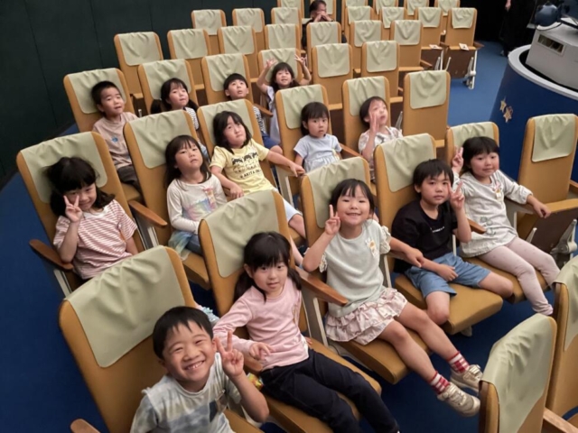 プラネタリウム見学に行きました。（年長組）