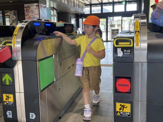 電車に乗ってお出かけしました。（年長組）